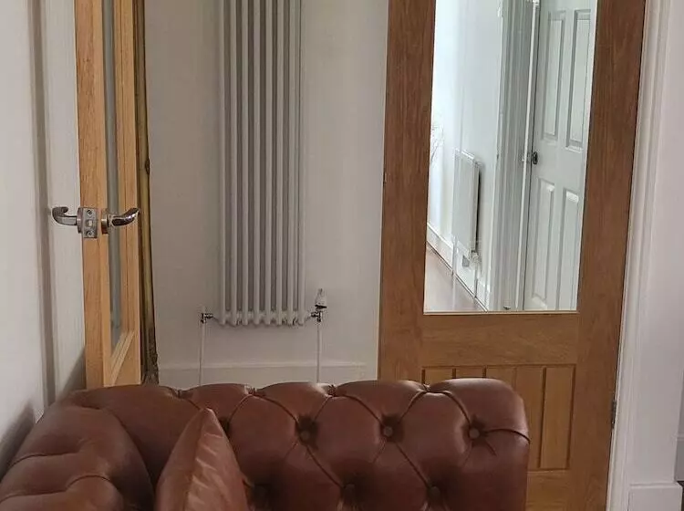 Residenssi Remarkable 1 Bed House The Entire First Floor