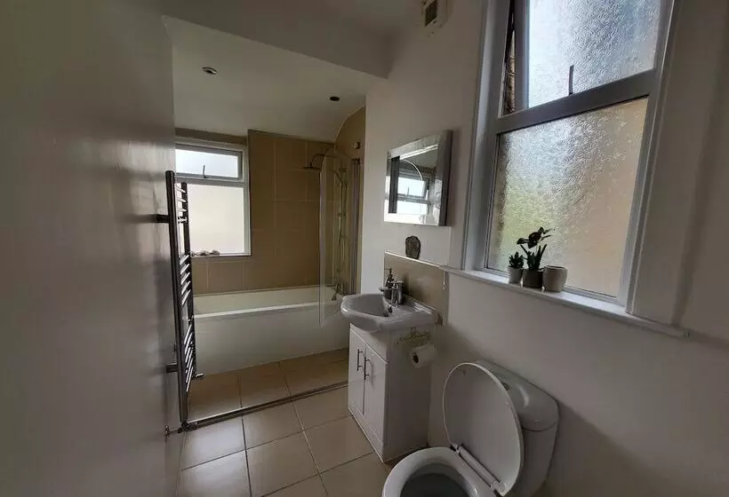 Residenssi Remarkable 1 Bed House The Entire First Floor