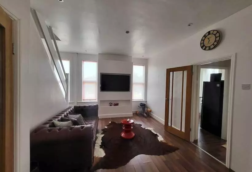 Residenssi Remarkable 1 Bed House The Entire First Floor