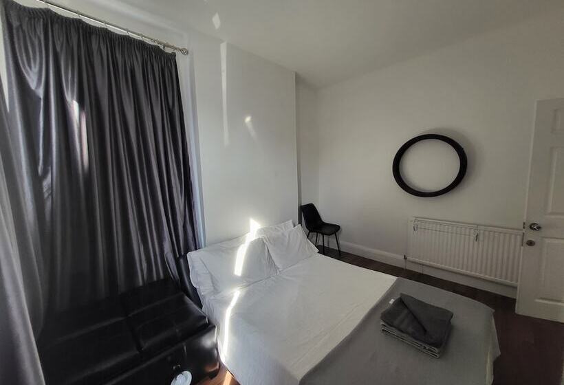 레지던스 Remarkable 1 Bed House The Entire First Floor