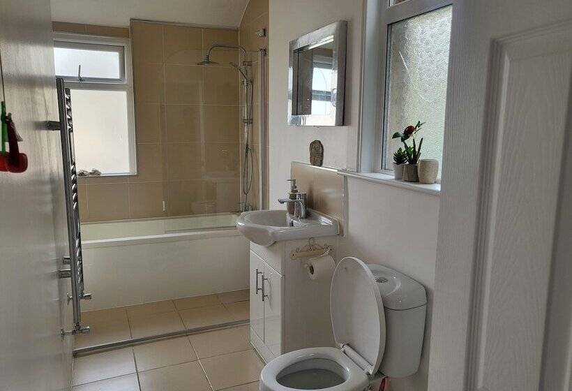 레지던스 Remarkable 1 Bed House The Entire First Floor