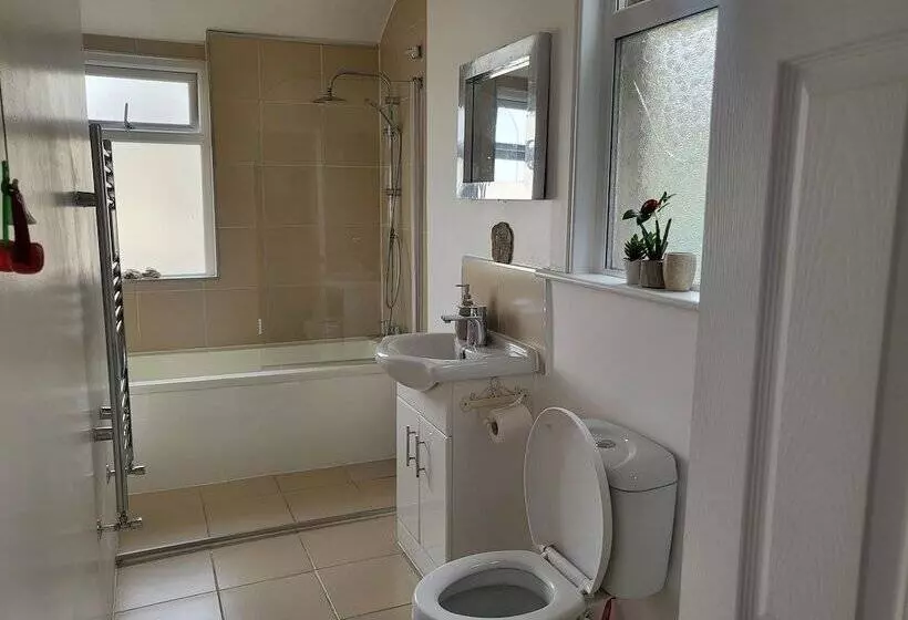 Residenssi Remarkable 1 Bed House The Entire First Floor