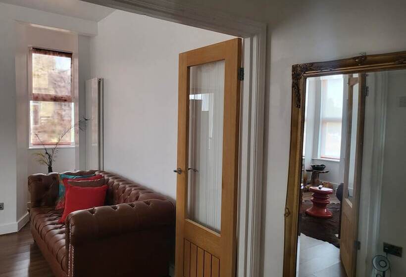 레지던스 Remarkable 1 Bed House The Entire First Floor