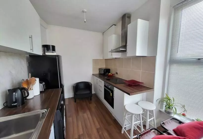 Residenssi Remarkable 1 Bed House The Entire First Floor