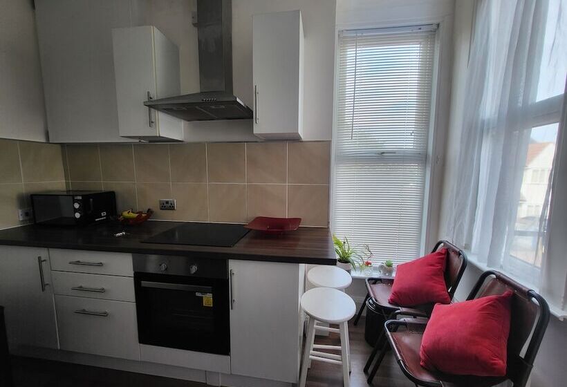 레지던스 Remarkable 1 Bed House The Entire First Floor