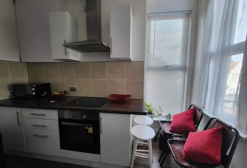 Residenssi Remarkable 1 Bed House The Entire First Floor