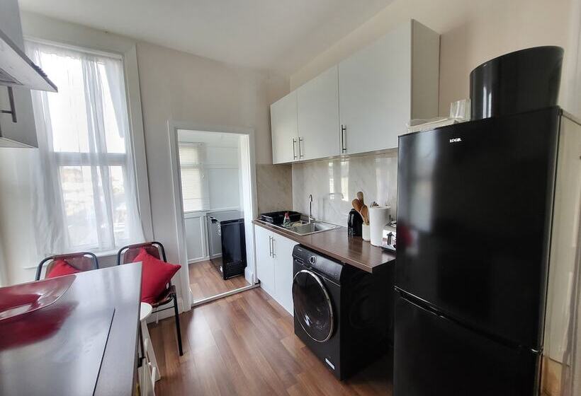 إقامة Remarkable 1 Bed House The Entire First Floor