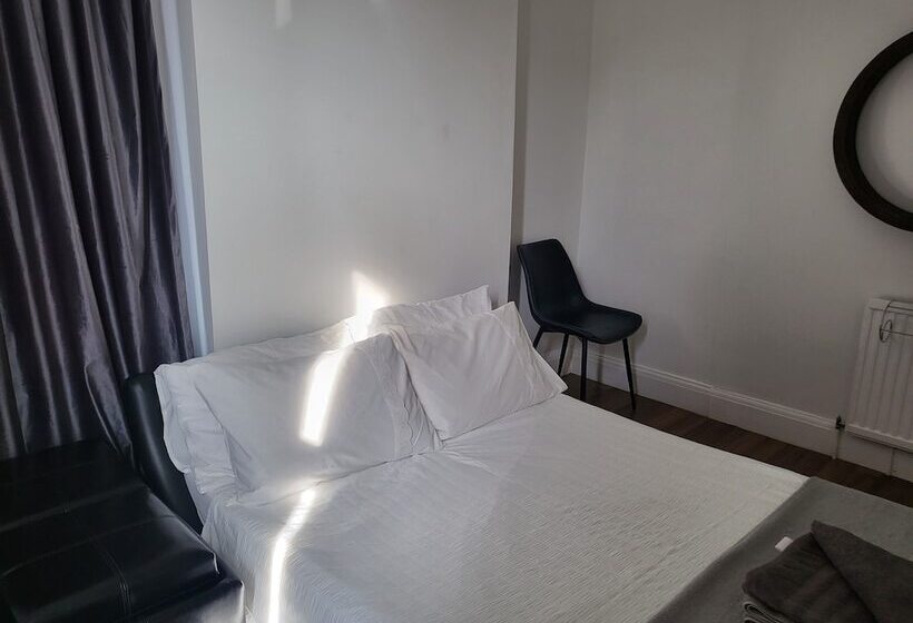 إقامة Remarkable 1 Bed House The Entire First Floor