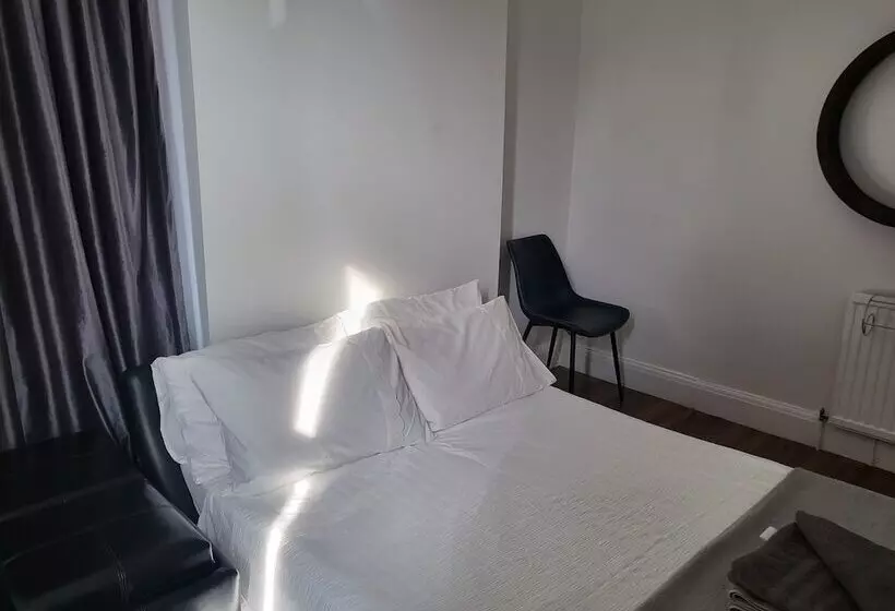 Residenssi Remarkable 1 Bed House The Entire First Floor