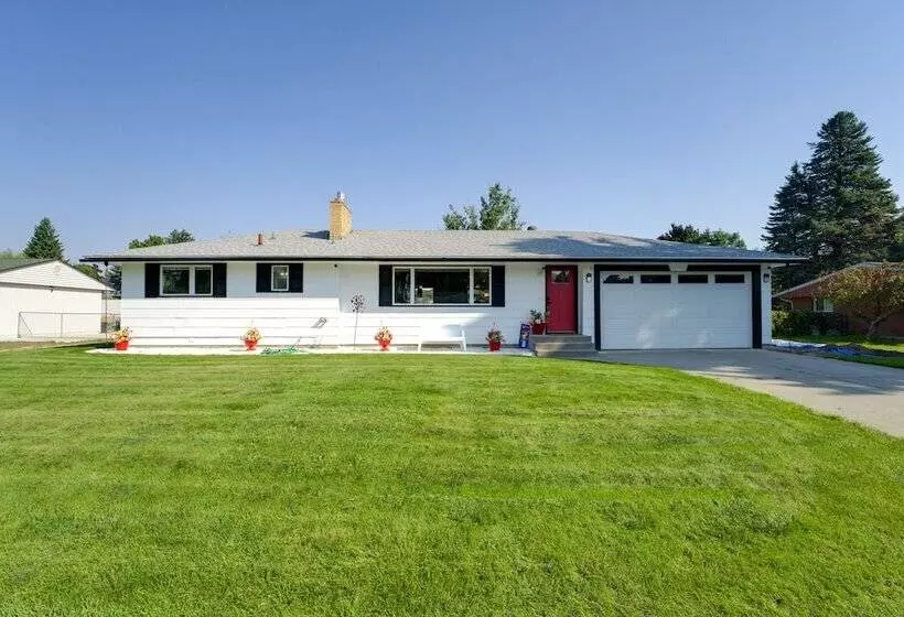 Rustic Retreat In Spokane Valley W/ Cozy Fireplace