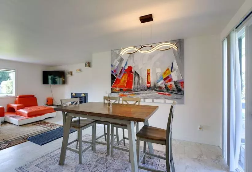 Rustic Retreat In Spokane Valley W/ Cozy Fireplace