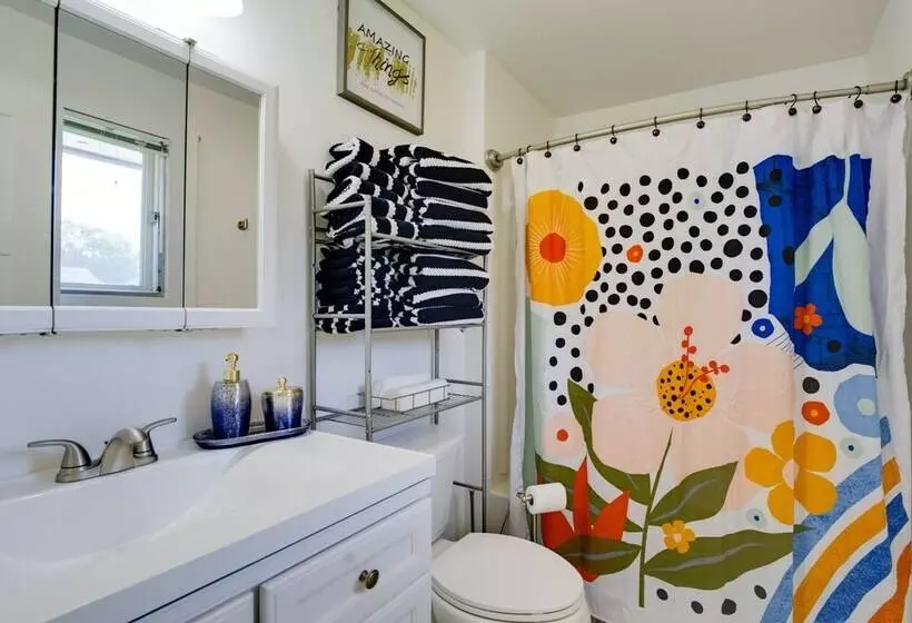 Rustic Retreat In Spokane Valley W/ Cozy Fireplace