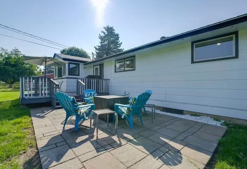 Rustic Retreat In Spokane Valley W/ Cozy Fireplace