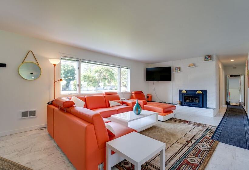 Rustic Retreat In Spokane Valley W/ Cozy Fireplace