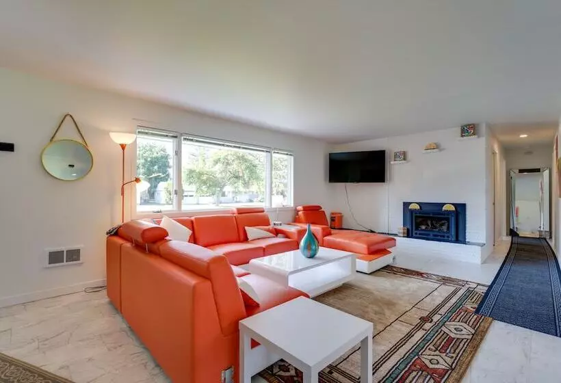 Rustic Retreat In Spokane Valley W/ Cozy Fireplace