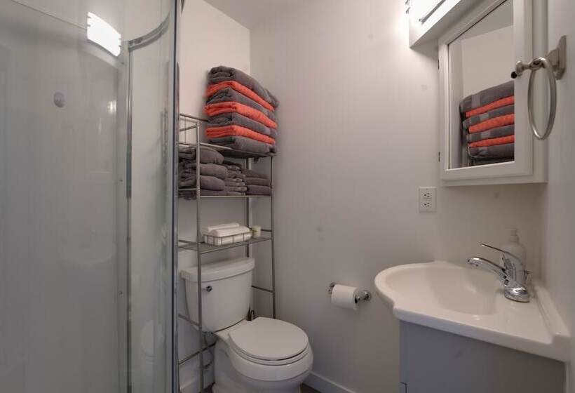 Rustic Retreat In Spokane Valley W/ Cozy Fireplace