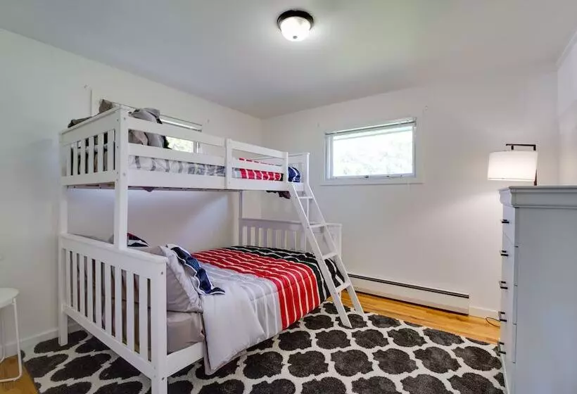 Rustic Retreat In Spokane Valley W/ Cozy Fireplace