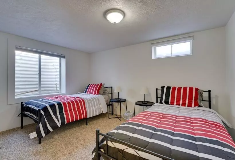 Rustic Retreat In Spokane Valley W/ Cozy Fireplace