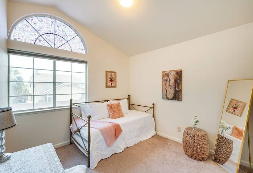 Sacramento Home W/ Fire Pit: 15 Mi To Downtown!