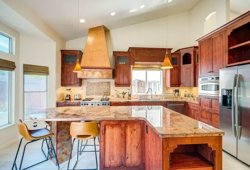 Sacramento Home W/ Fire Pit: 15 Mi To Downtown!