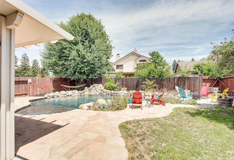 Sacramento Home W/ Fire Pit: 15 Mi To Downtown!