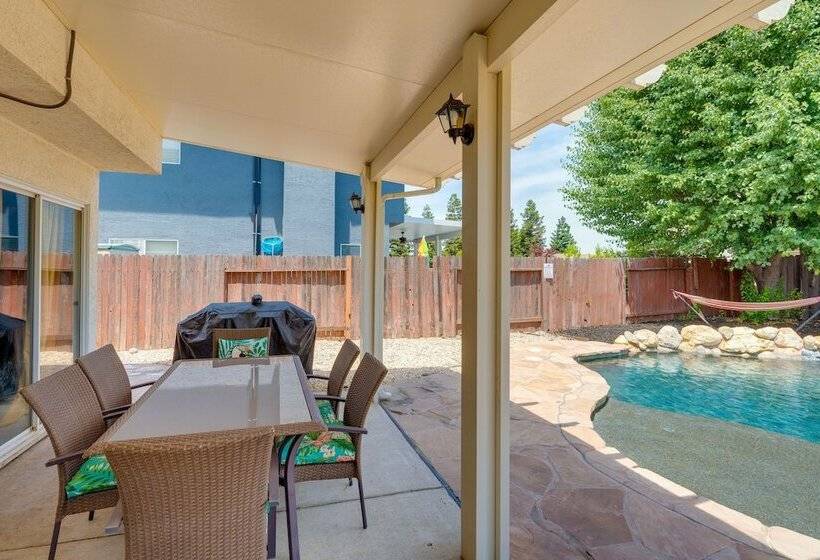 Sacramento Home W/ Fire Pit: 15 Mi To Downtown!