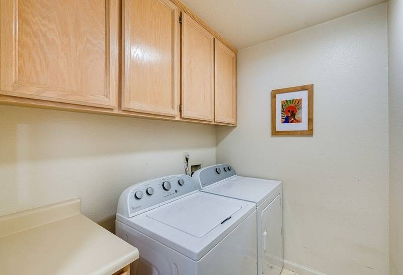 Sacramento Home W/ Fire Pit: 15 Mi To Downtown!