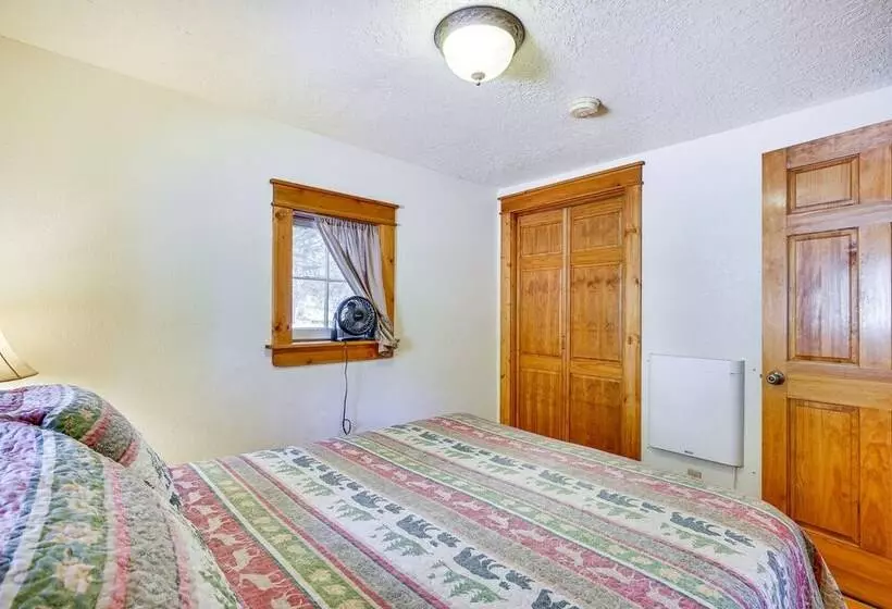 Secluded Stonewall Cabin W/ Mountain View!