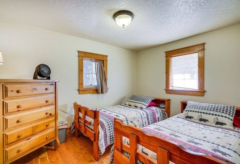 Secluded Stonewall Cabin W/ Mountain View!