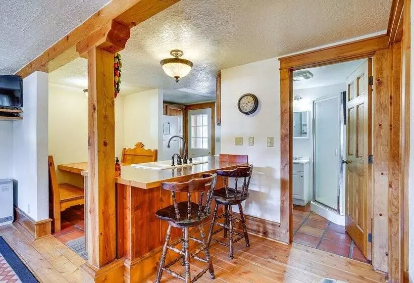 Secluded Stonewall Cabin W/ Mountain View!