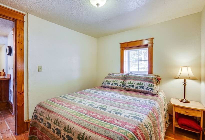 Secluded Stonewall Cabin W/ Mountain View!