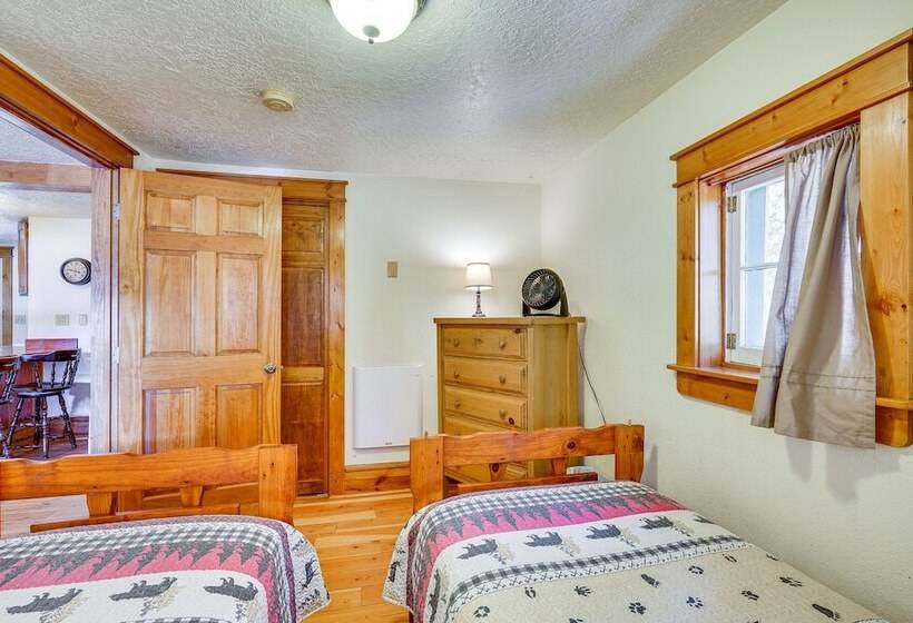 Secluded Stonewall Cabin W/ Mountain View!