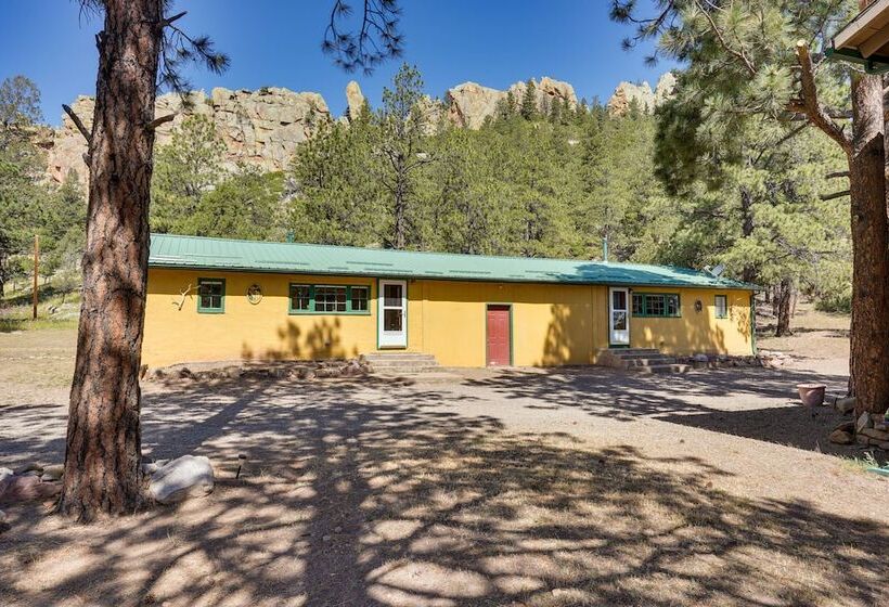 Secluded Stonewall Cabin W/ Mountain View!