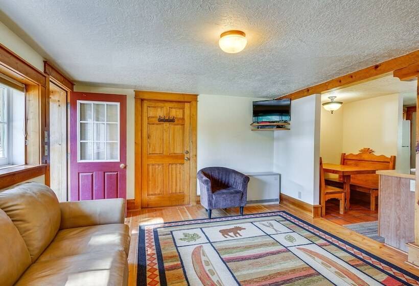 Secluded Stonewall Cabin W/ Mountain View!