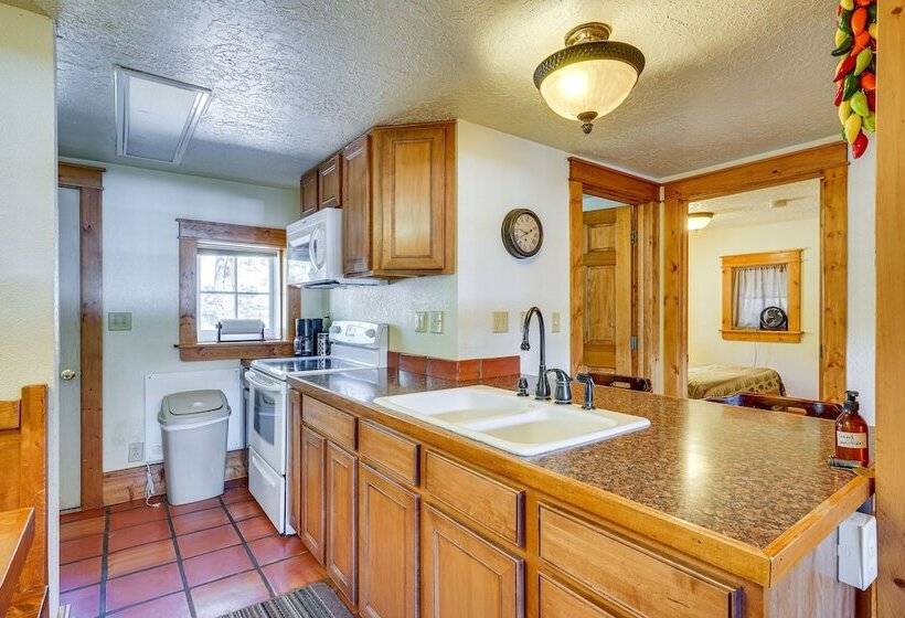 Secluded Stonewall Cabin W/ Mountain View!