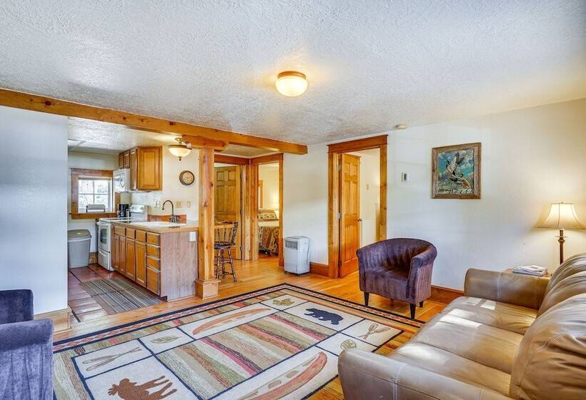 Secluded Stonewall Cabin W/ Mountain View!