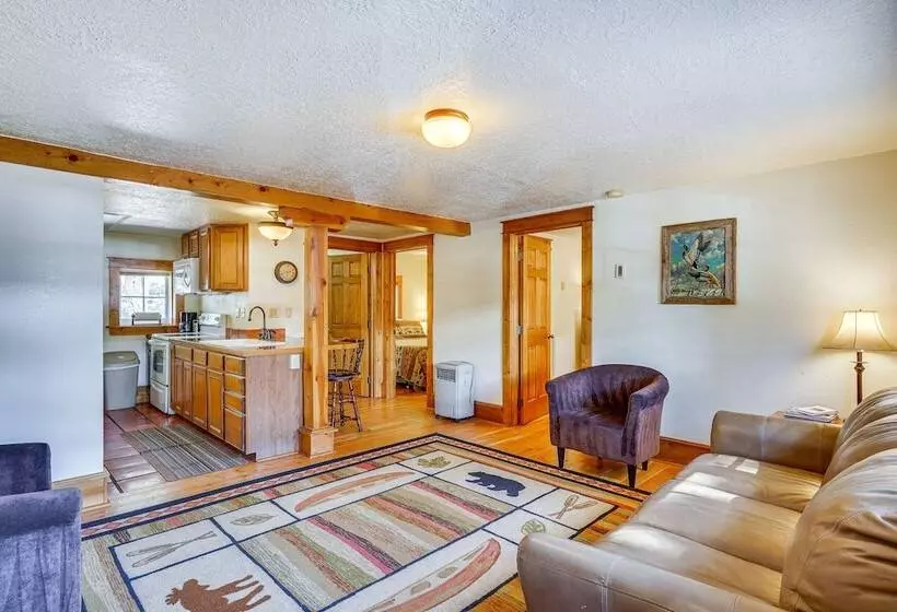 Secluded Stonewall Cabin W/ Mountain View!