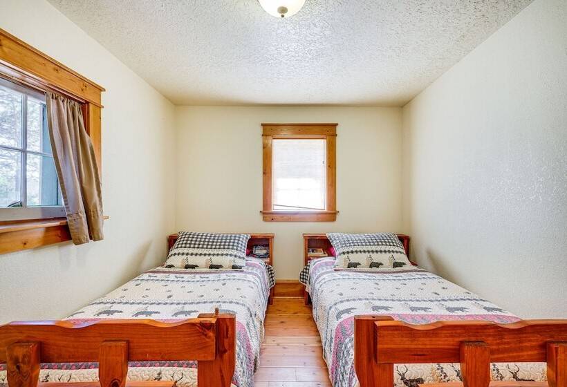 Secluded Stonewall Cabin W/ Mountain View!