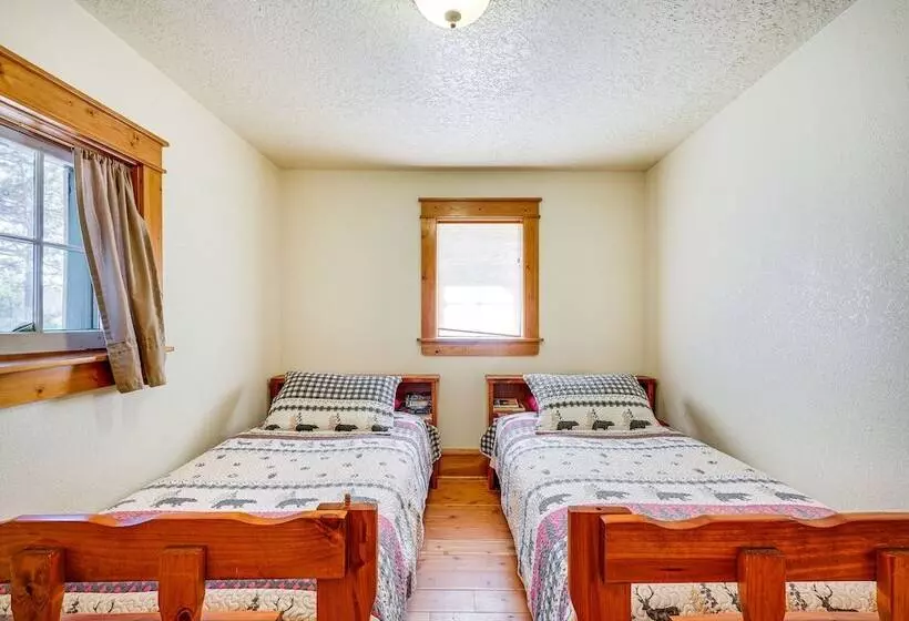 Secluded Stonewall Cabin W/ Mountain View!