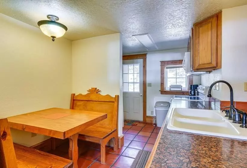 Secluded Stonewall Cabin W/ Mountain View!