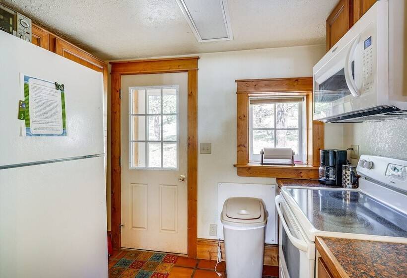 Secluded Stonewall Cabin W/ Mountain View!