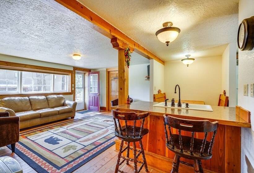 Secluded Stonewall Cabin W/ Mountain View!