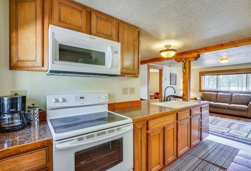 Secluded Stonewall Cabin W/ Mountain View!