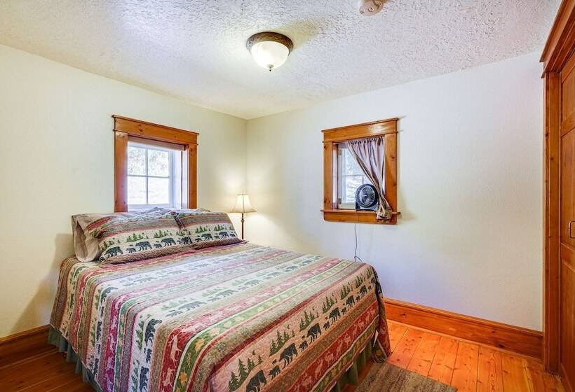 Secluded Stonewall Cabin W/ Mountain View!