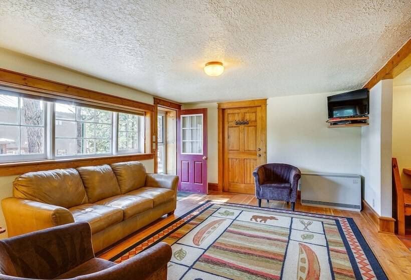 Secluded Stonewall Cabin W/ Mountain View!