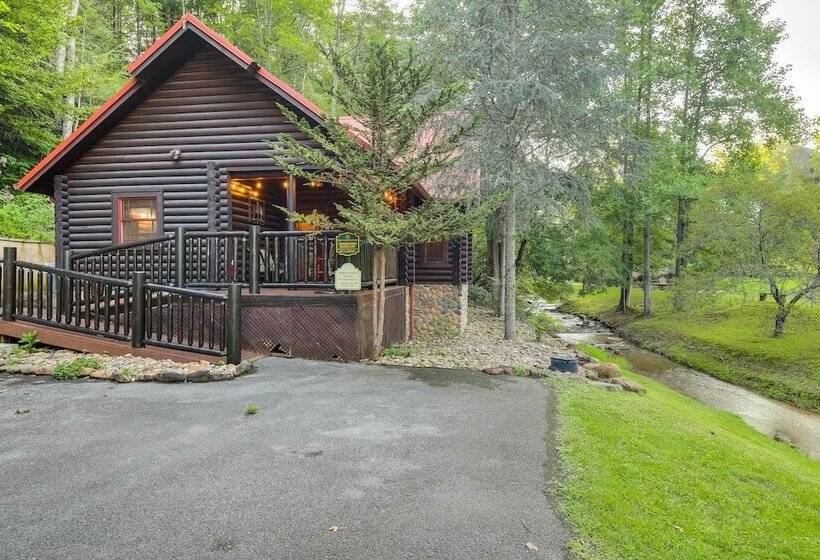 Sevierville Sanctuary Huge Game Room & Hot Tub!