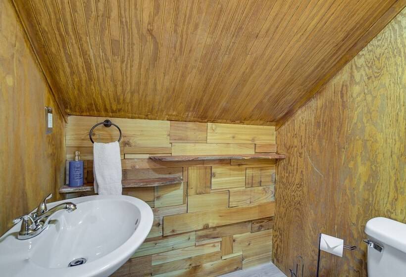 Sevierville Sanctuary Huge Game Room & Hot Tub!