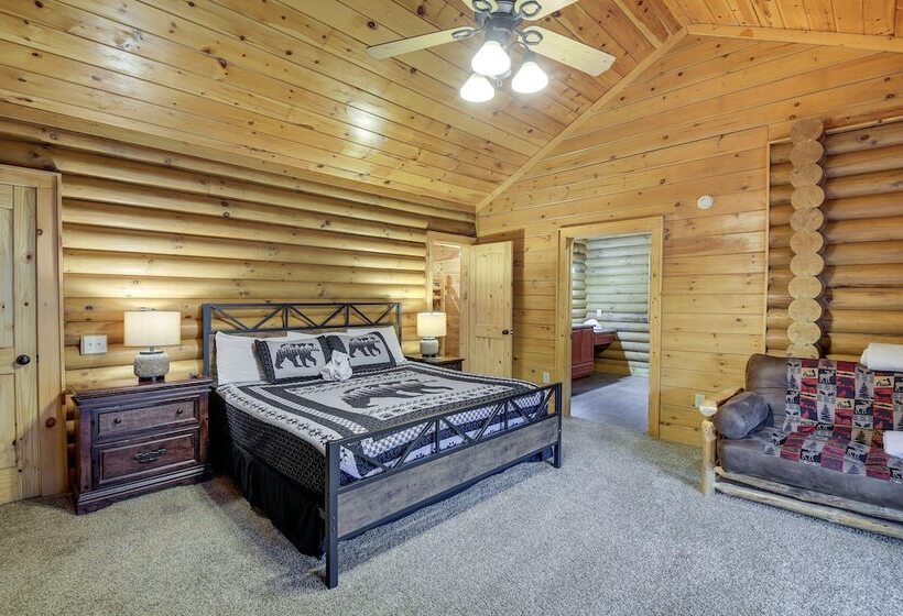 Sevierville Sanctuary Huge Game Room & Hot Tub!