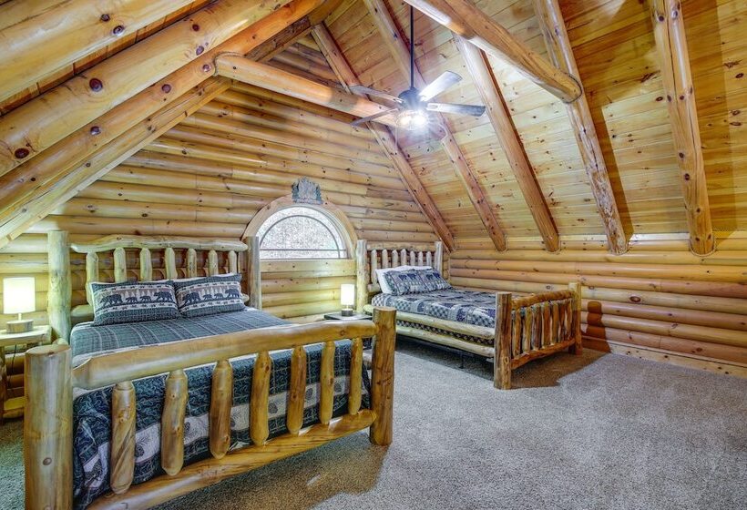 Sevierville Sanctuary Huge Game Room & Hot Tub!