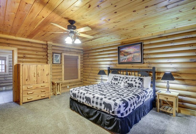 Sevierville Sanctuary Huge Game Room & Hot Tub!